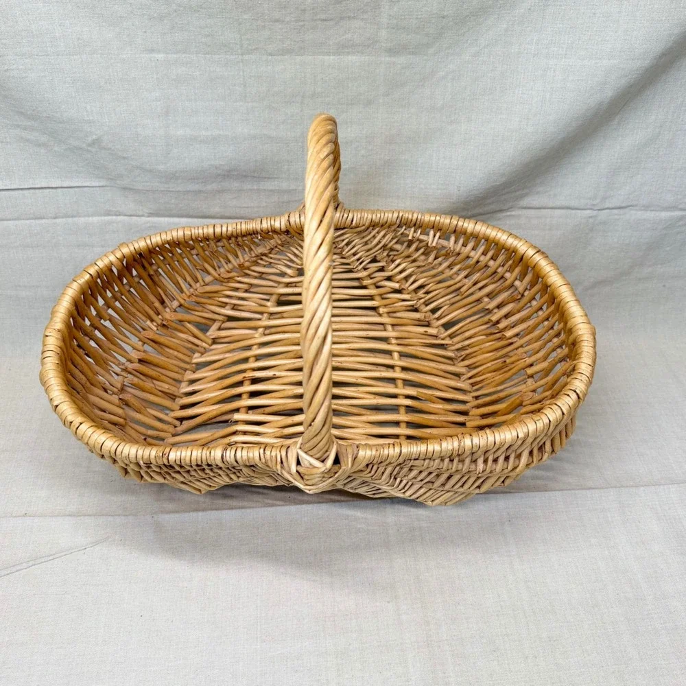 Vintage Wicker Gathering Basket English Cottage Bread Basket Kitchen Decor 1970s
